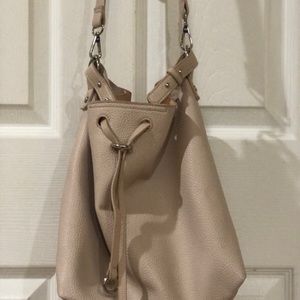 Lightly used like NEW. Only used twice. Bag/purse from Forever21